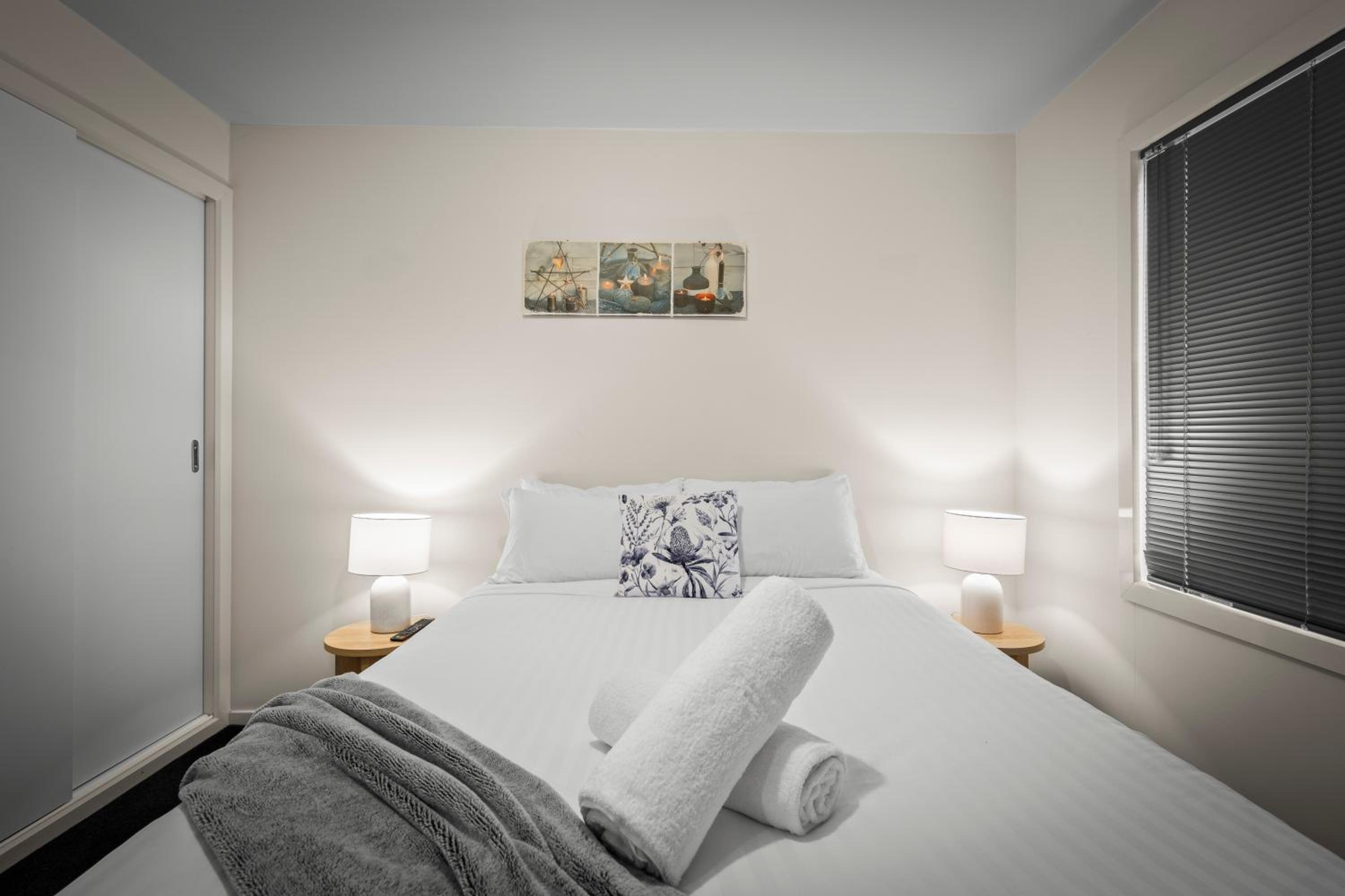 Tranquil Tranmere - City Views - Free Parking - Free Wifi