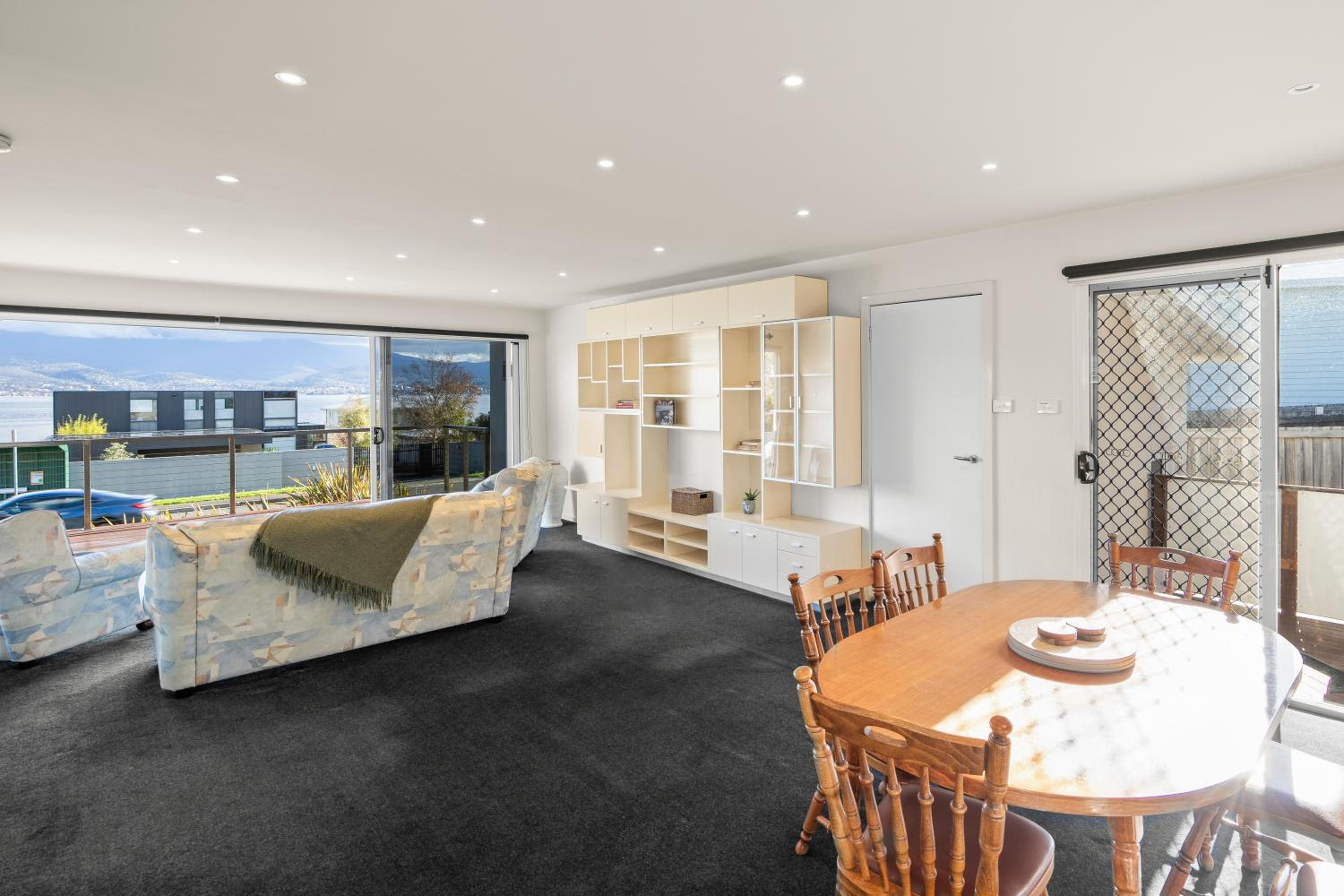 Tranquil Tranmere - City Views - Free Parking - Free Wifi