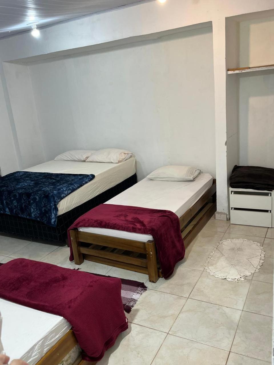 Casa de Praia -500 metros da Praia - Com 06 camas -sendo duas de casal - Garagem e entrada individual- Ar condicionado e roupa de cama