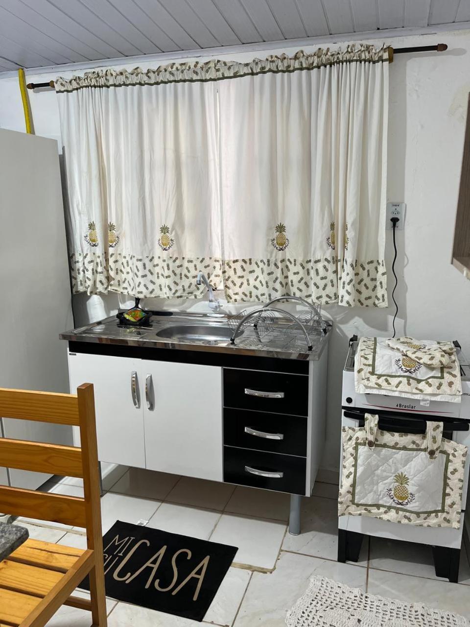 Casa de Praia -500 metros da Praia - Com 06 camas -sendo duas de casal - Garagem e entrada individual- Ar condicionado e roupa de cama