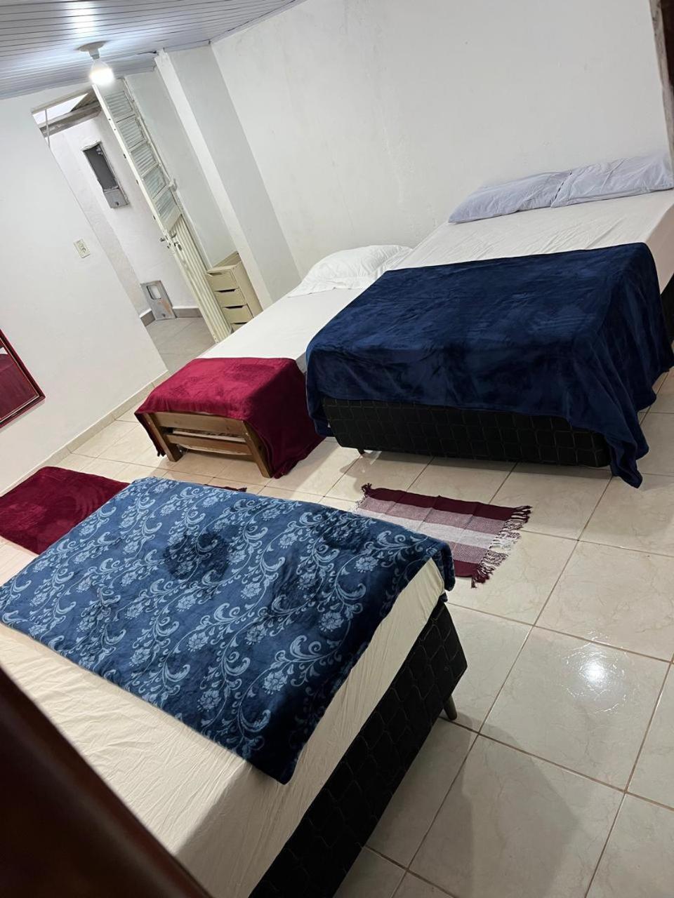 Casa de Praia -500 metros da Praia - Com 06 camas -sendo duas de casal - Garagem e entrada individual- Ar condicionado e roupa de cama