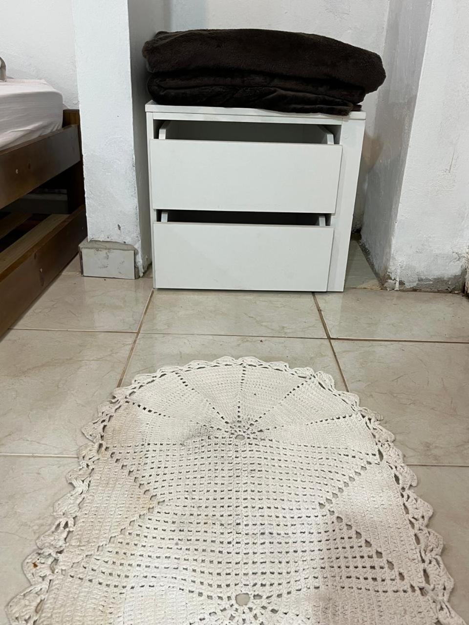 Casa de Praia -500 metros da Praia - Com 06 camas -sendo duas de casal - Garagem e entrada individual- Ar condicionado e roupa de cama