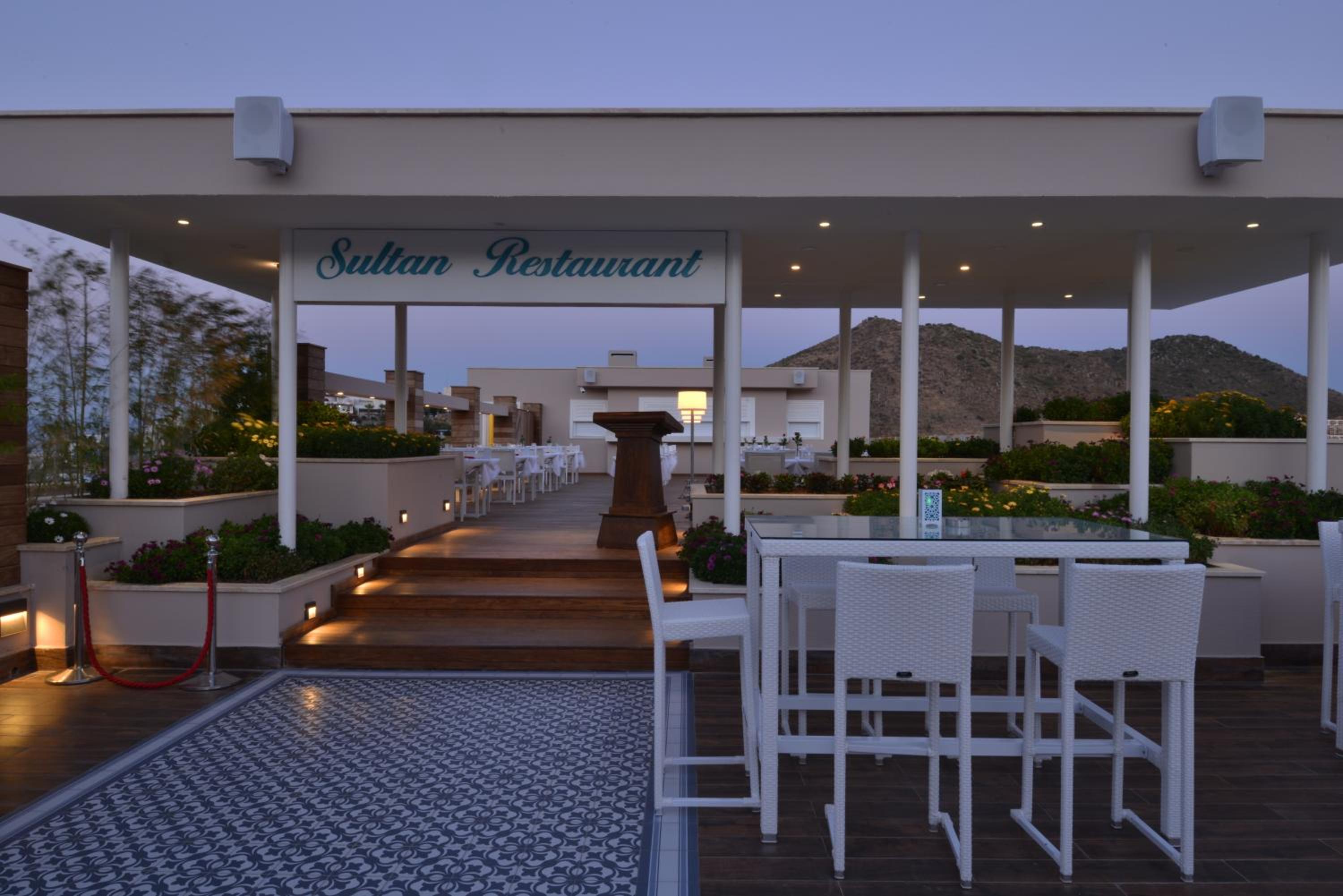 Bellazure Hotel
