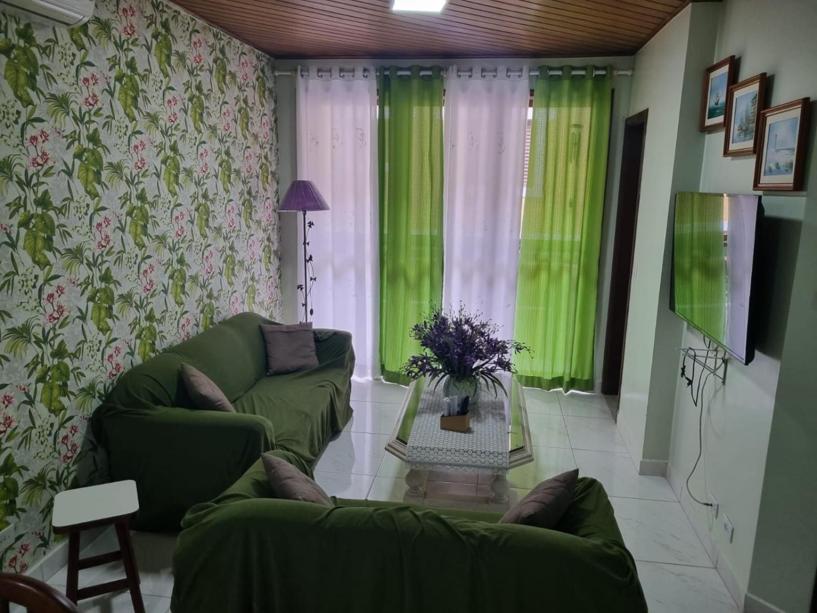 Apartamento Triplex na Praia de Itaguá