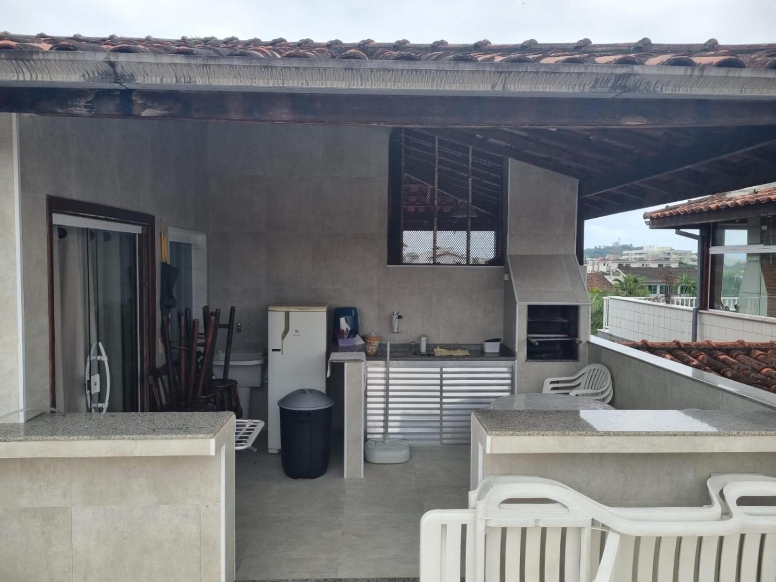 Apartamento Triplex na Praia de Itaguá