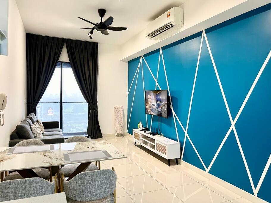 ContiNeW Pudu nr Ikea Cheras 2Br-6pax-1park-Wi-fi