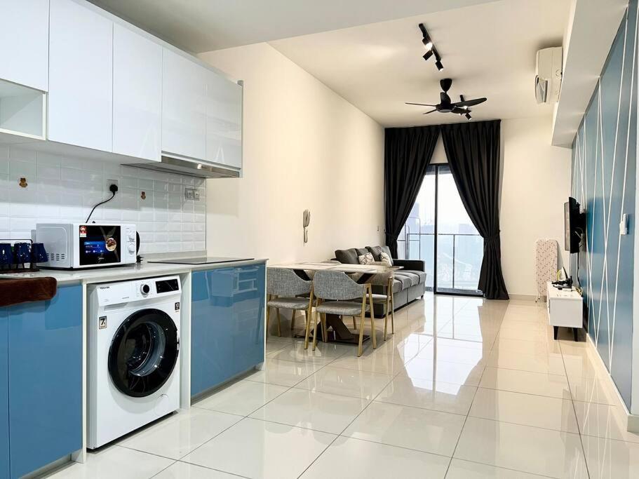 ContiNeW Pudu nr Ikea Cheras 2Br-6pax-1park-Wi-fi