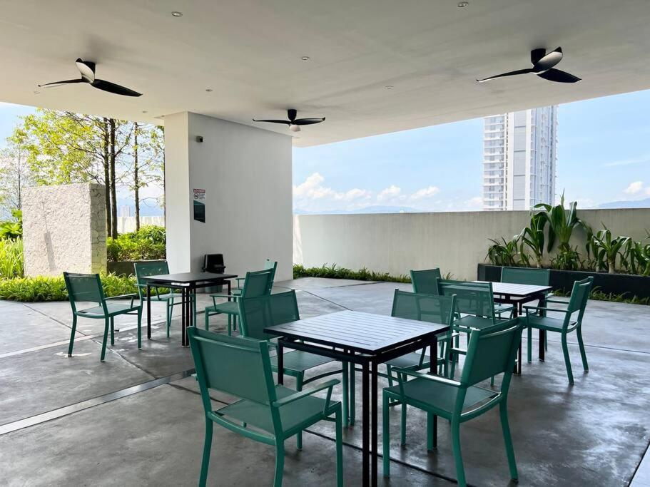 ContiNeW Pudu nr Ikea Cheras 2Br-6pax-1park-Wi-fi