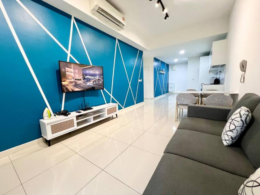 ContiNeW Pudu nr Ikea Cheras 2Br-6pax-1park-Wi-fi