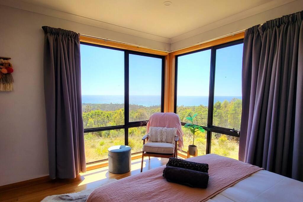 Black Wattle Coastal Retreat