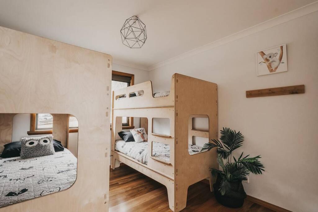 Black Wattle Coastal Retreat