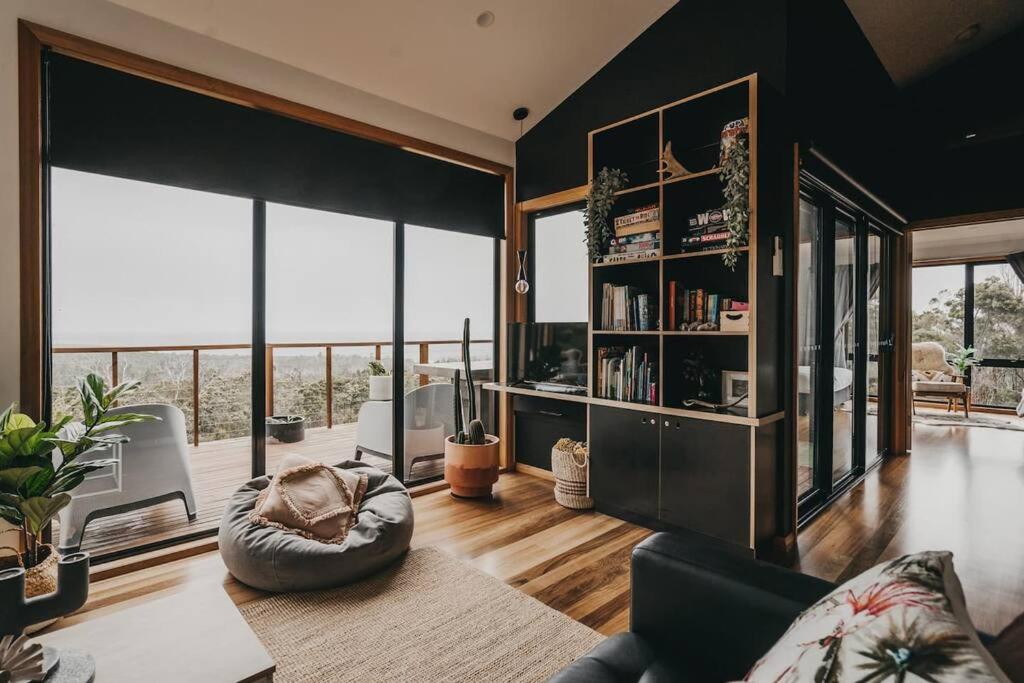 Black Wattle Coastal Retreat