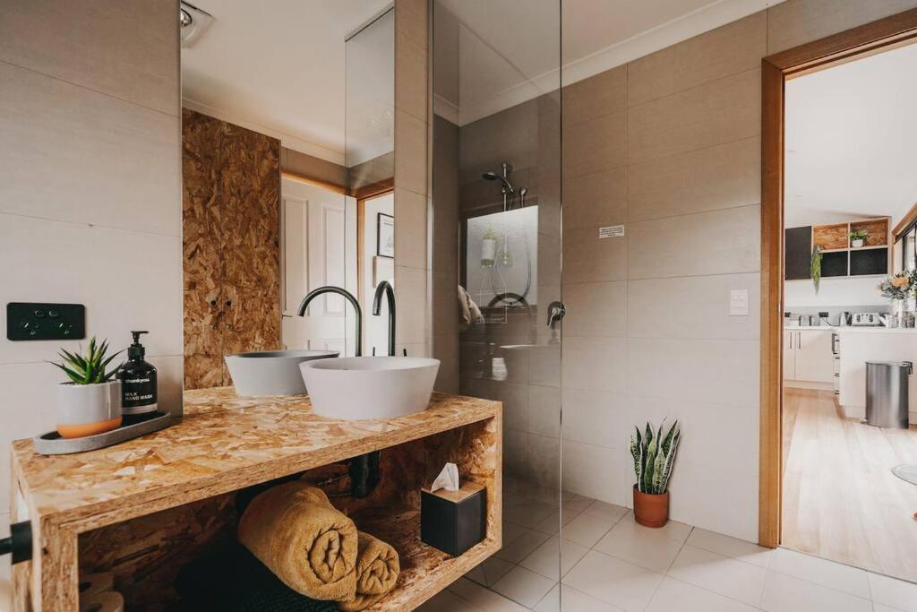 Black Wattle Coastal Retreat