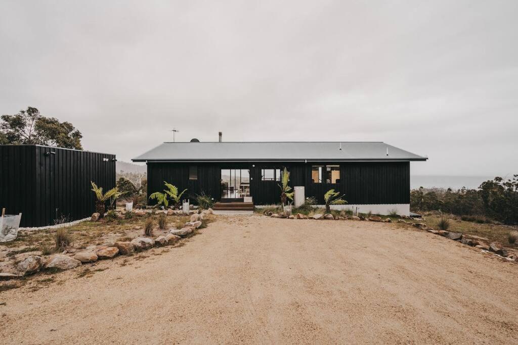 Black Wattle Coastal Retreat