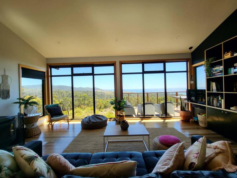 Black Wattle Coastal Retreat