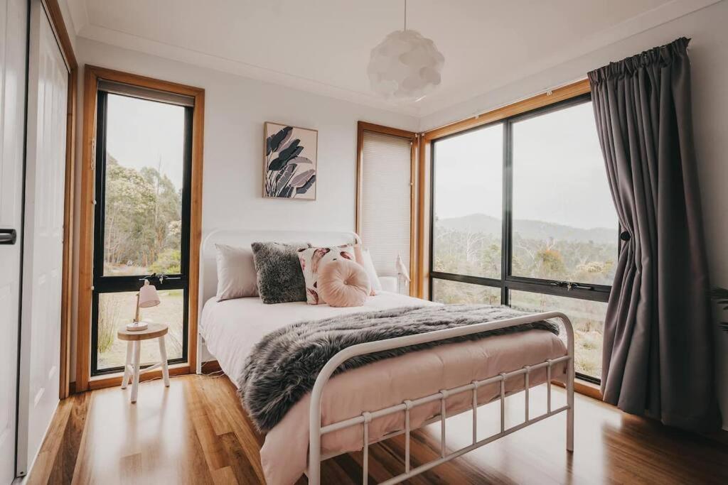 Black Wattle Coastal Retreat