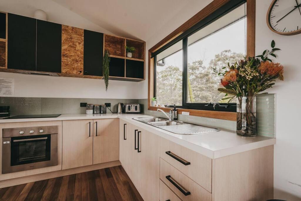 Black Wattle Coastal Retreat