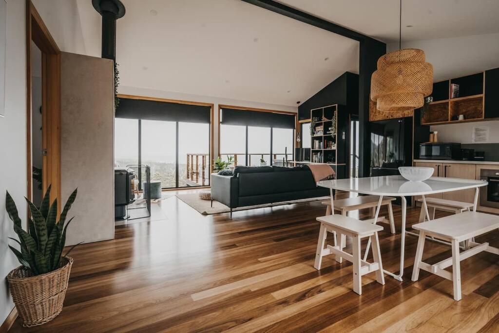 Black Wattle Coastal Retreat