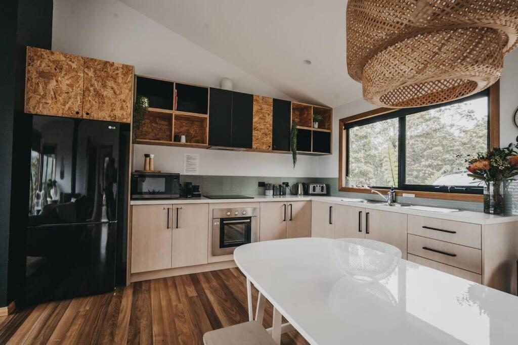 Black Wattle Coastal Retreat