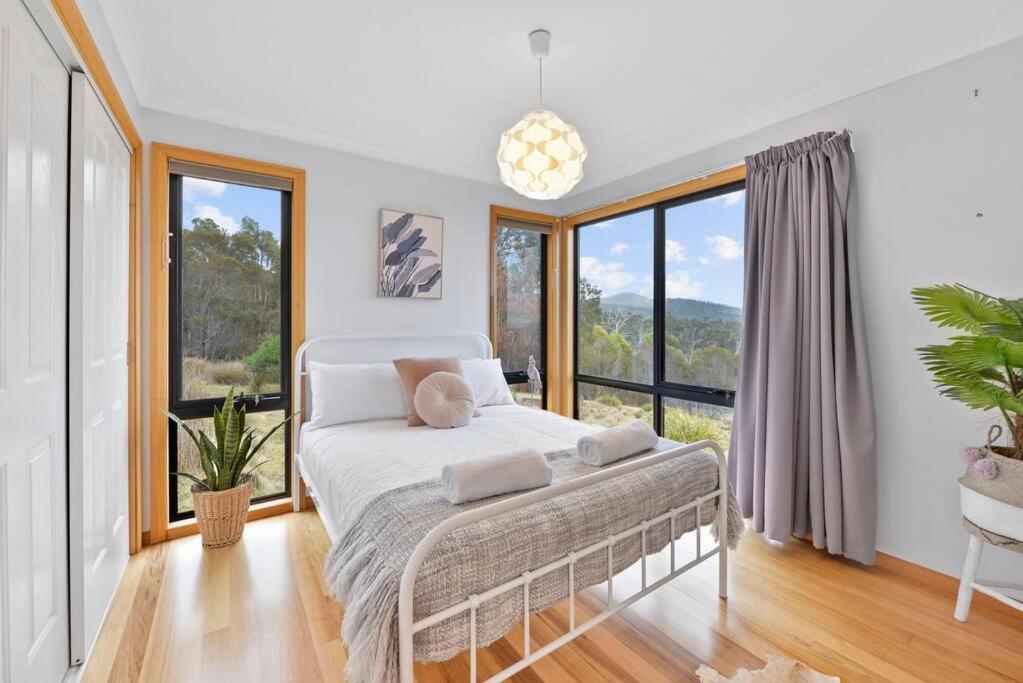Black Wattle Coastal Retreat