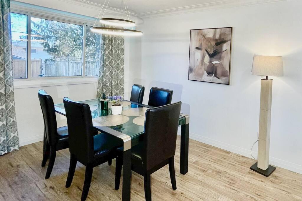 3 Bdr Bungalow in Burlington