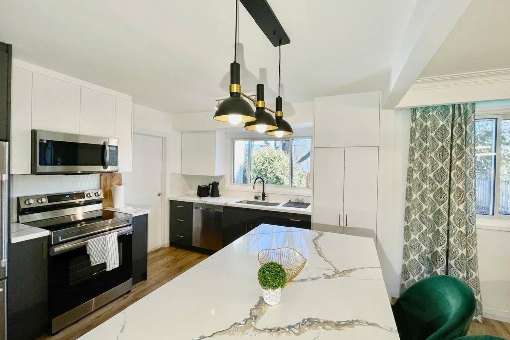 3 Bdr Bungalow in Burlington