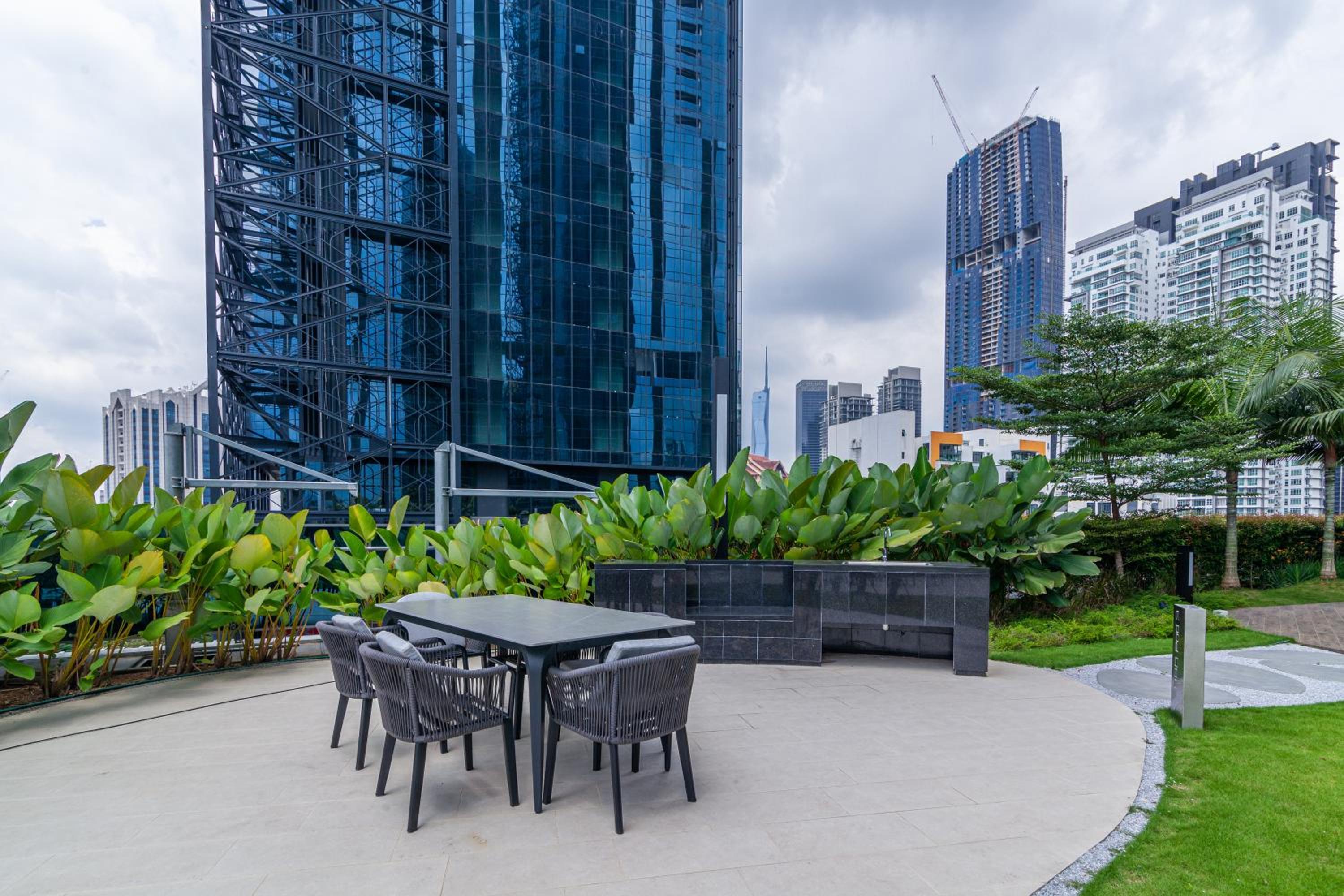 Eaton Residences KLCC by Plush photo 2