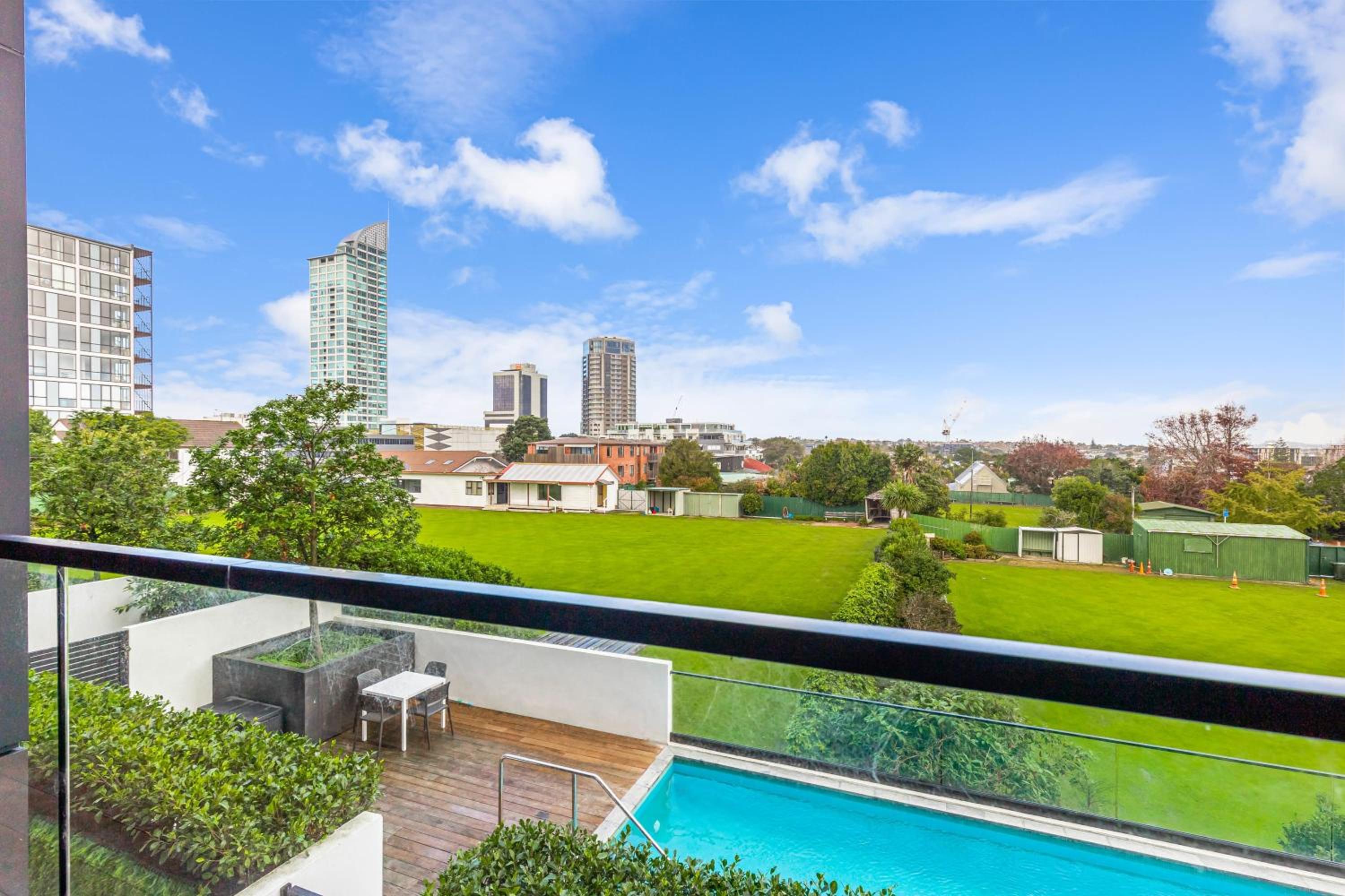 Lovely Bright Apartment - Central Takapuna! view 3