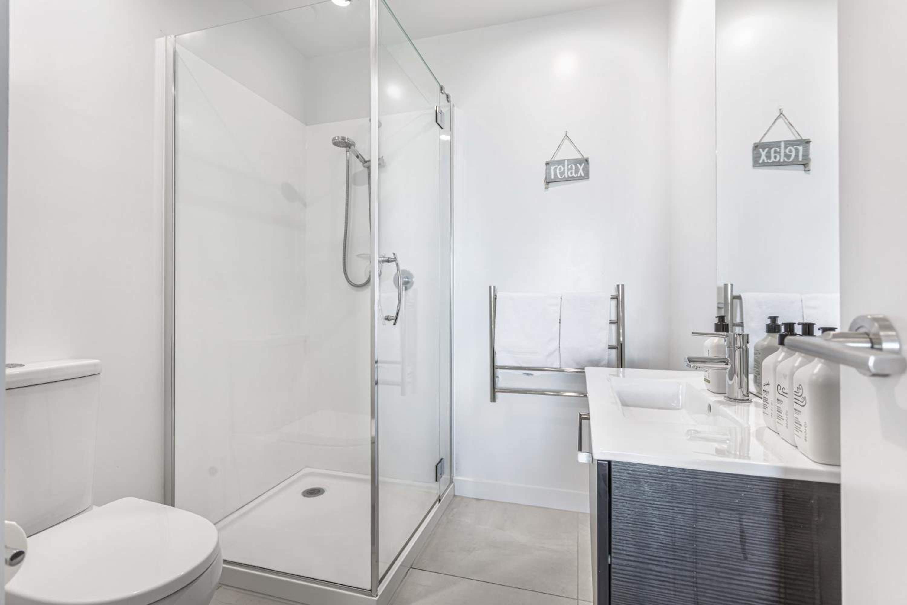 Lovely Bright Apartment - Central Takapuna! view 4