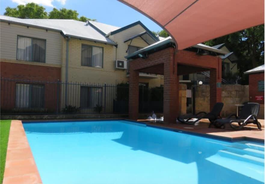 Cosy Apt in Subiaco with Free Parking