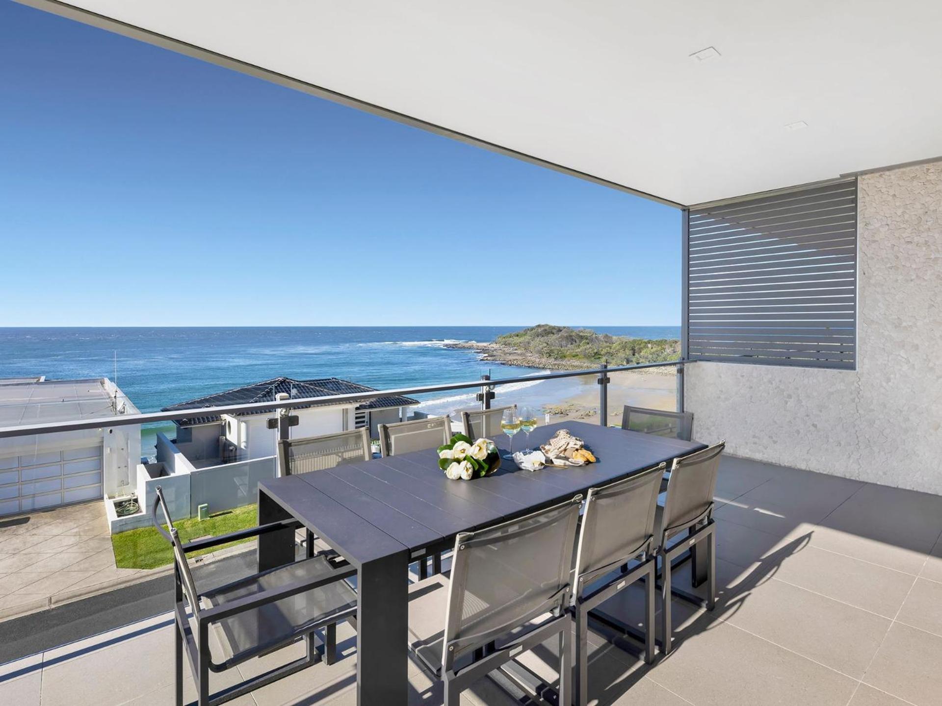 White Sails 3 - Views over Convent Beach - Holiday Yamba