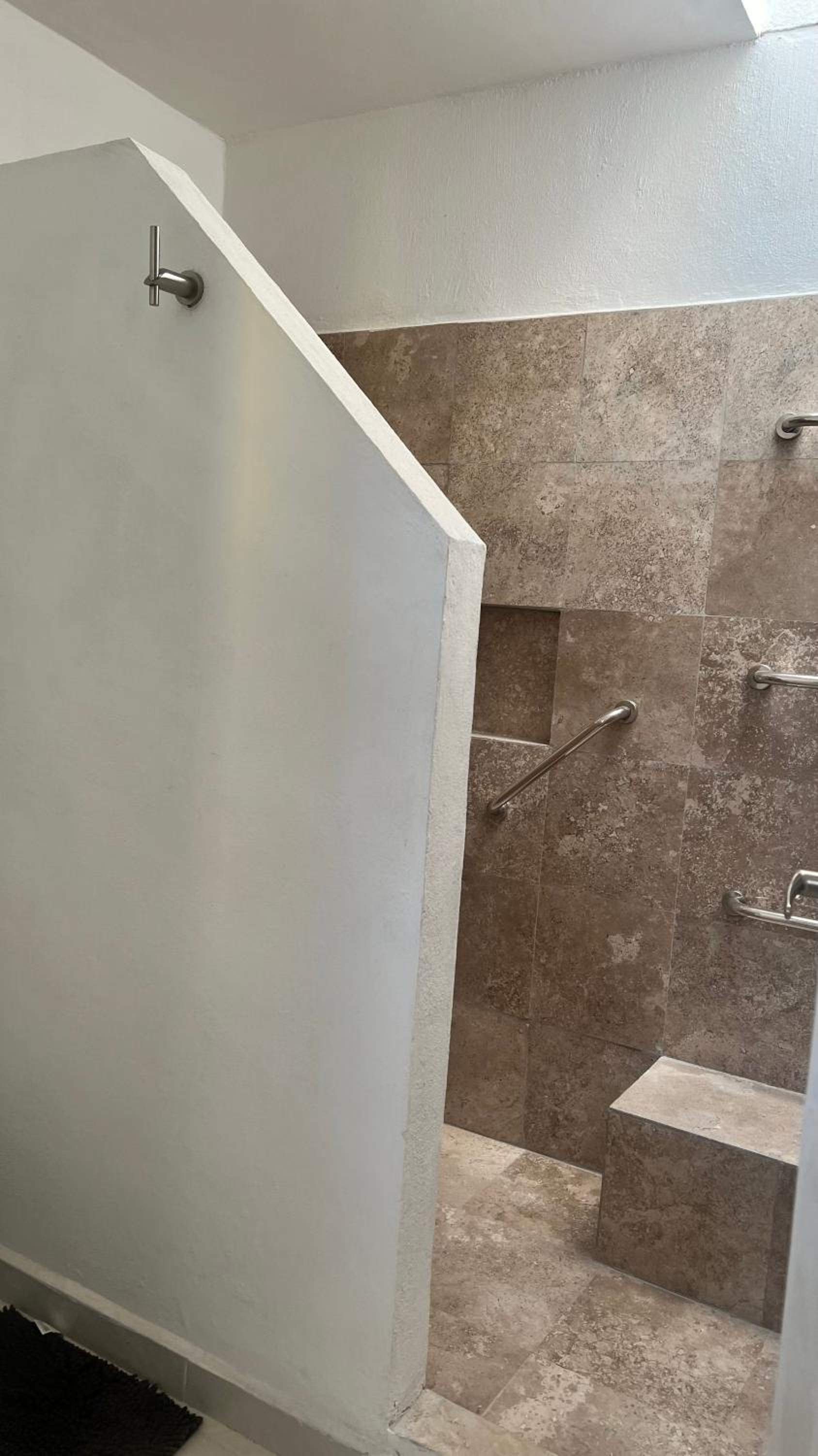 Imola - Exclusive suite in Guadalupe Inn - HiveNB photo 2