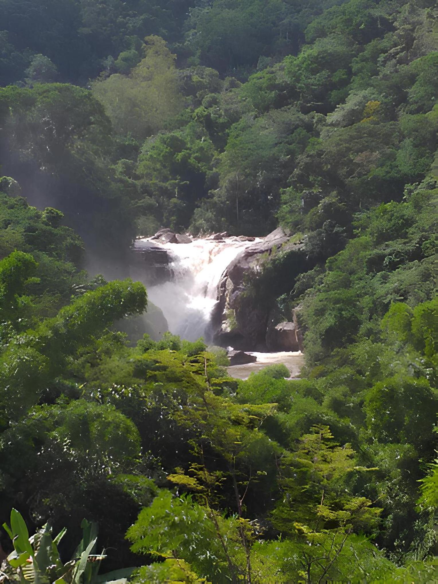 Refúgio da Montanha - Cascata - Lumiar