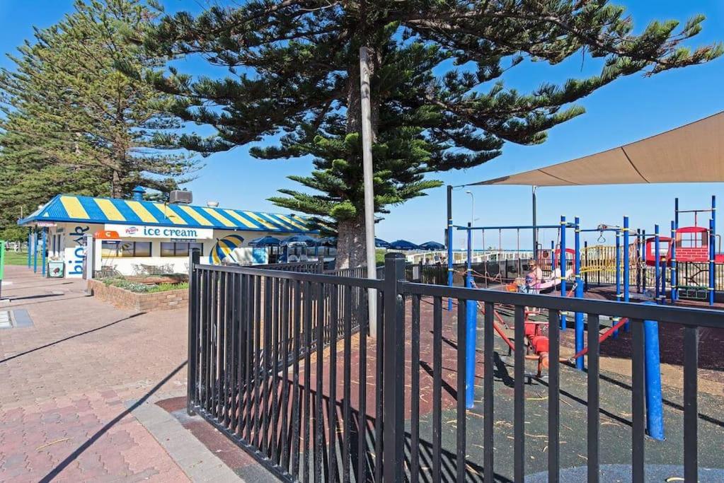 Largs Oasis, Beach and Jetty views - Free wine