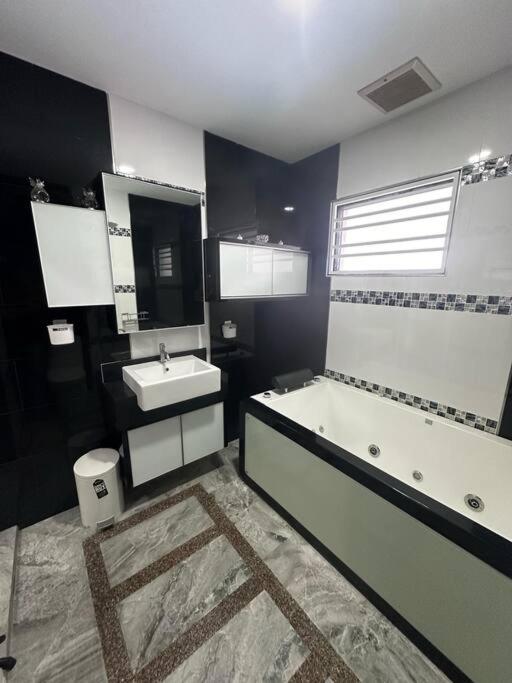 H&H Homestay Premium House