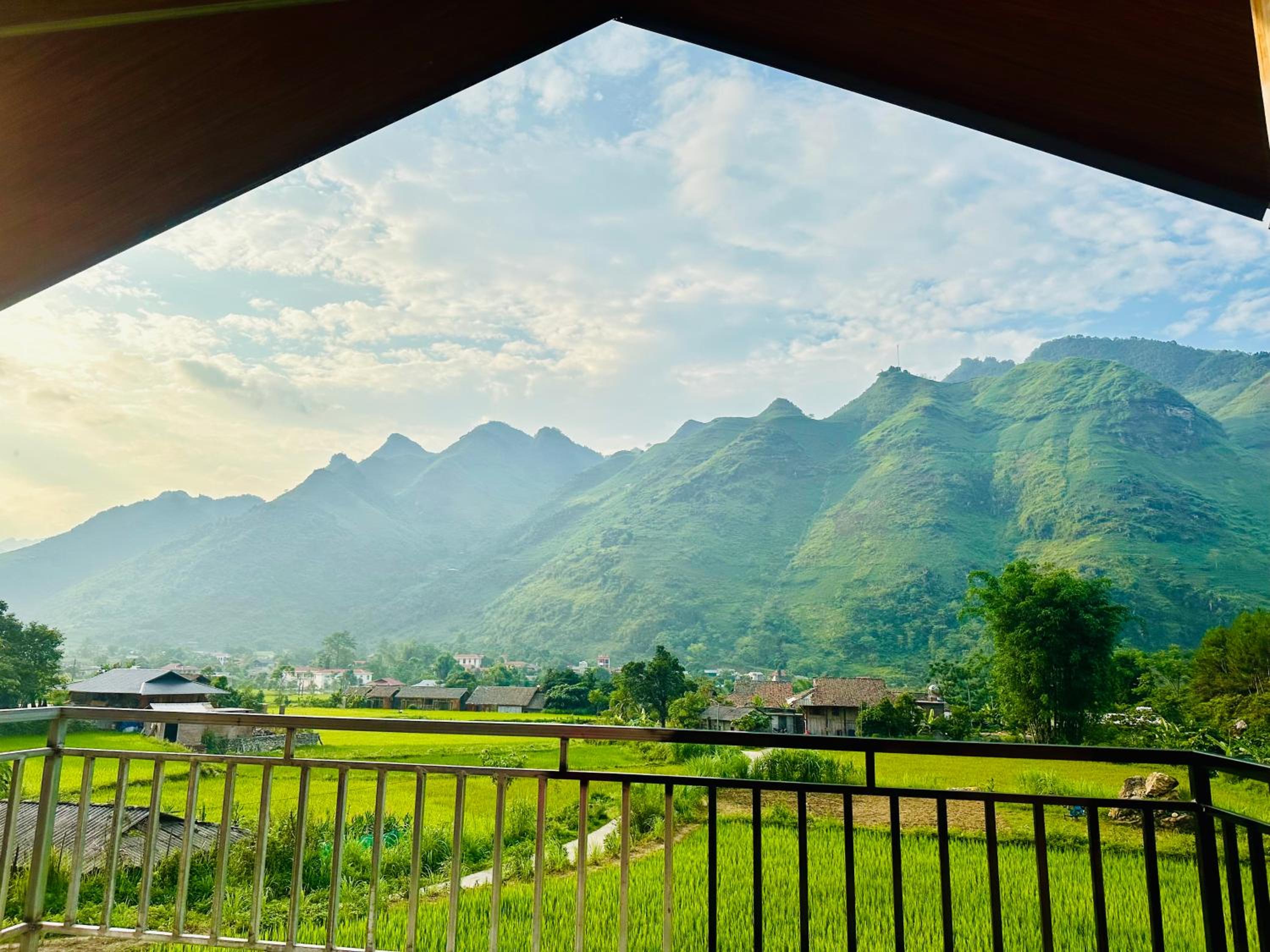 Du Gia Field View Homestay