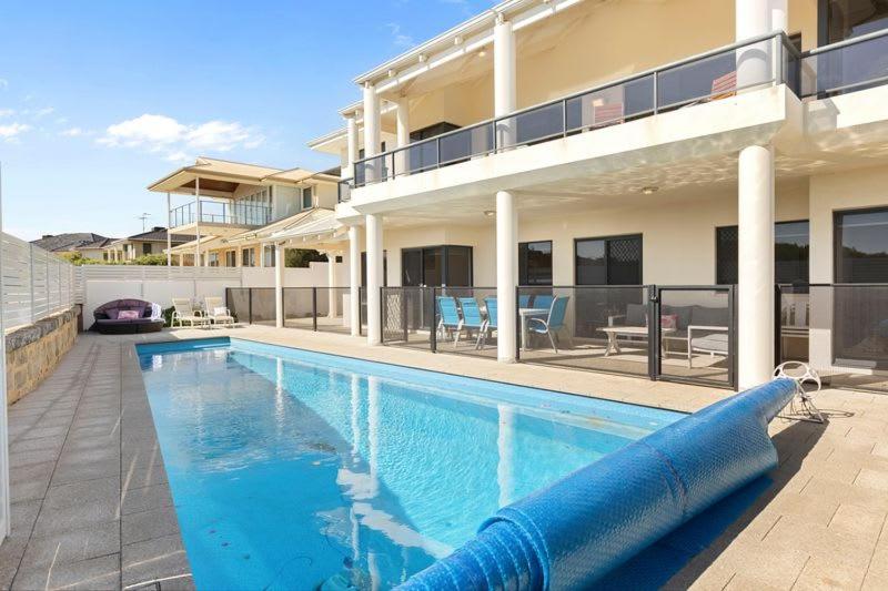 Beachfront Escape Private Pool and Beach Access