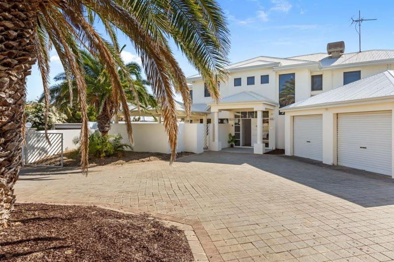 Beachfront Escape Private Pool and Beach Access