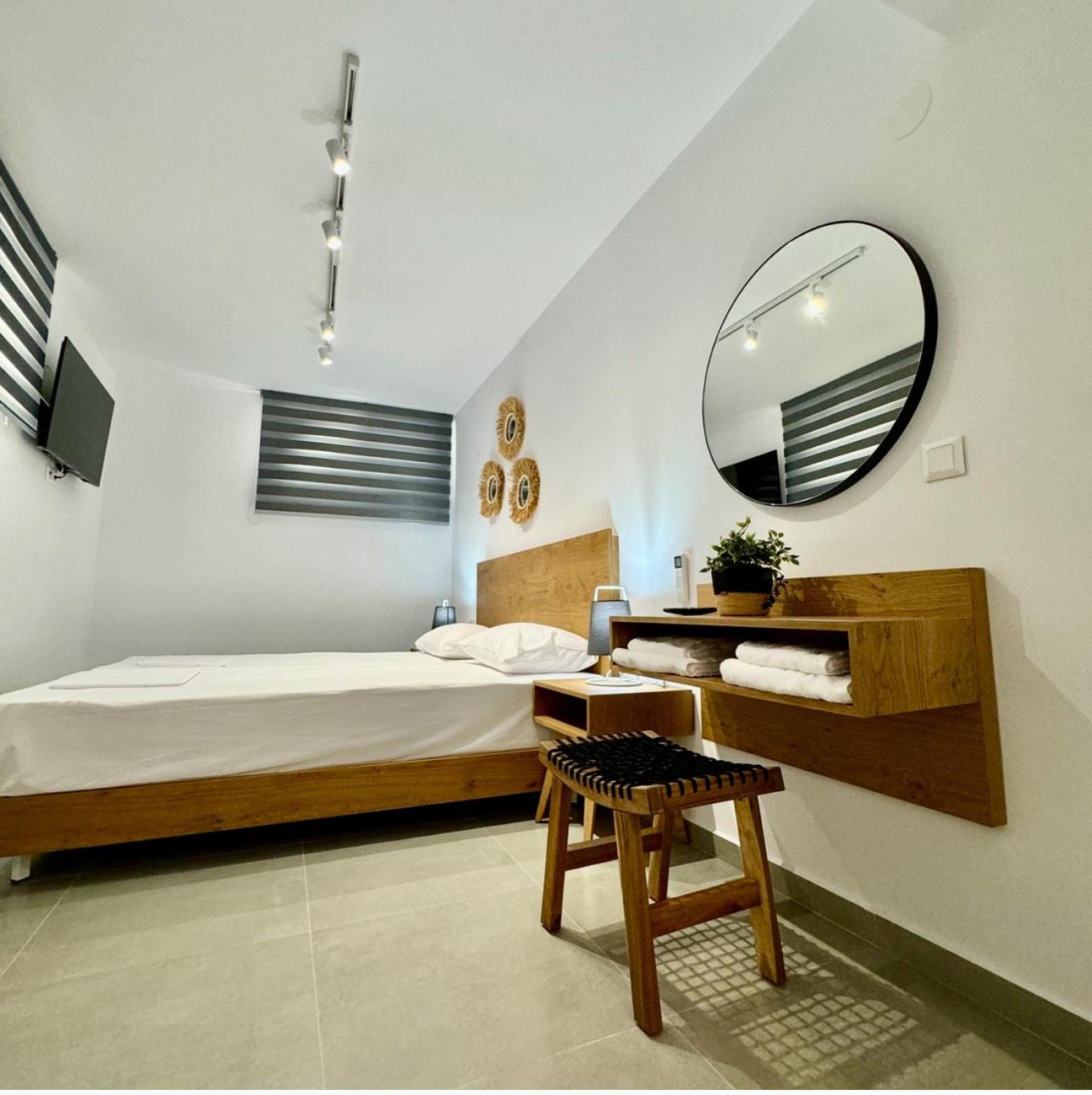 Zoe Seafront Aprt photo 2