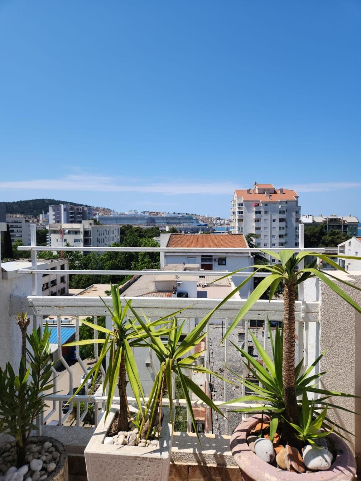 City apartment with the sea view