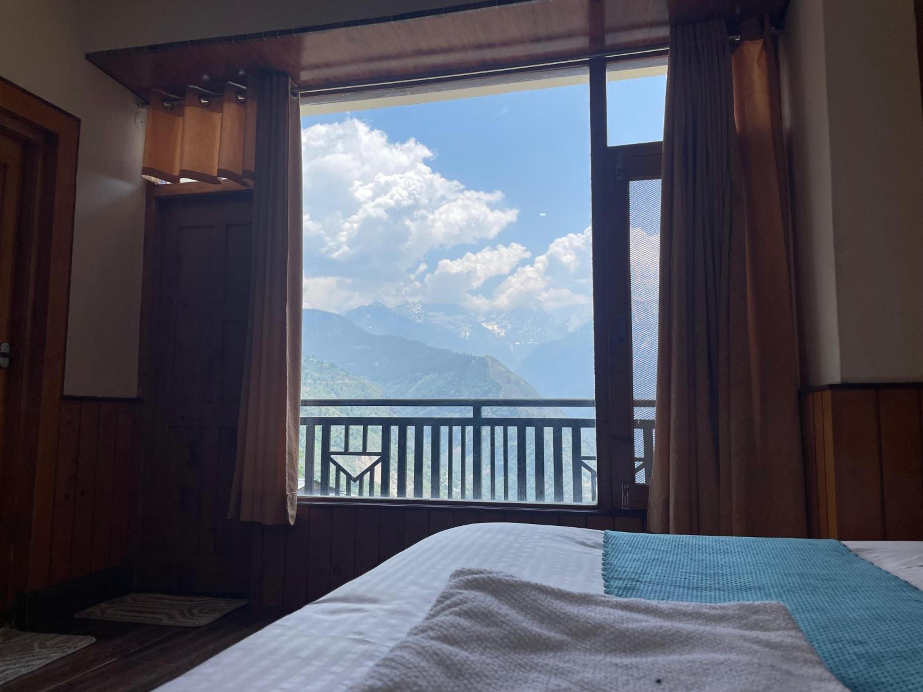 Hotel Diwan Sachpass Himalayan Brothers