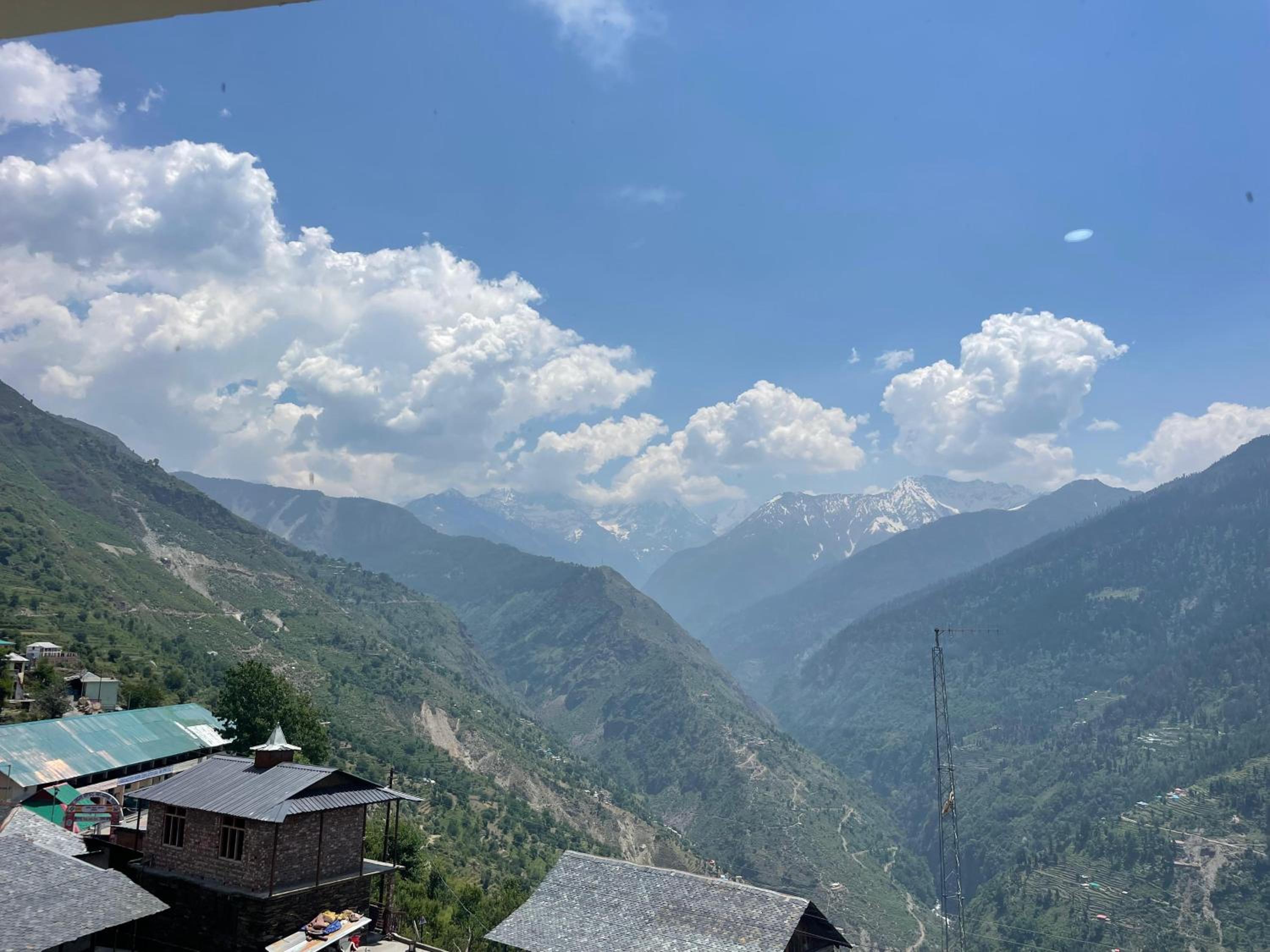 Hotel Diwan Sachpass Himalayan Brothers
