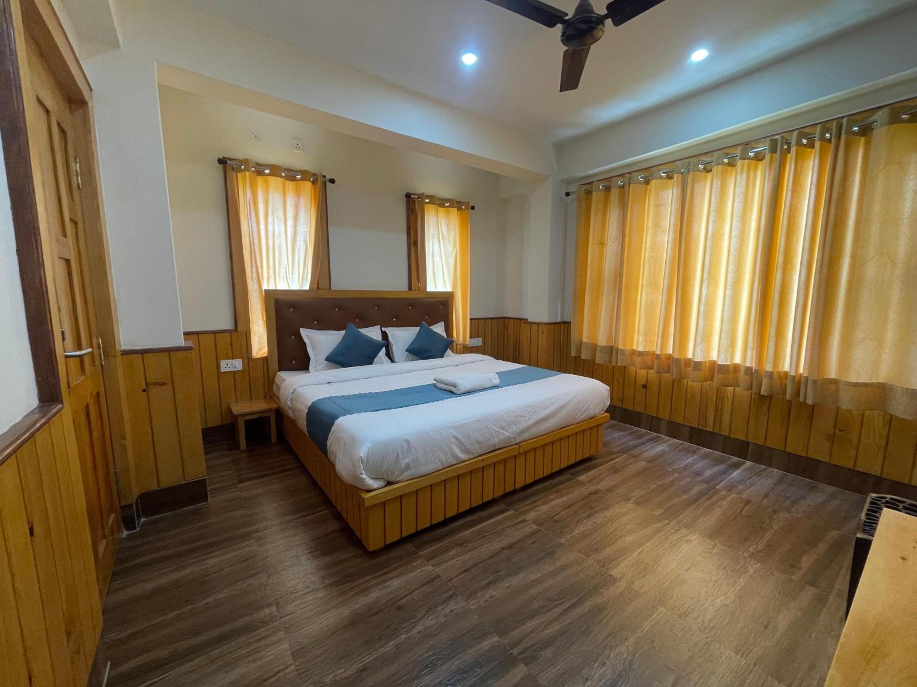 Hotel Diwan Sachpass Himalayan Brothers