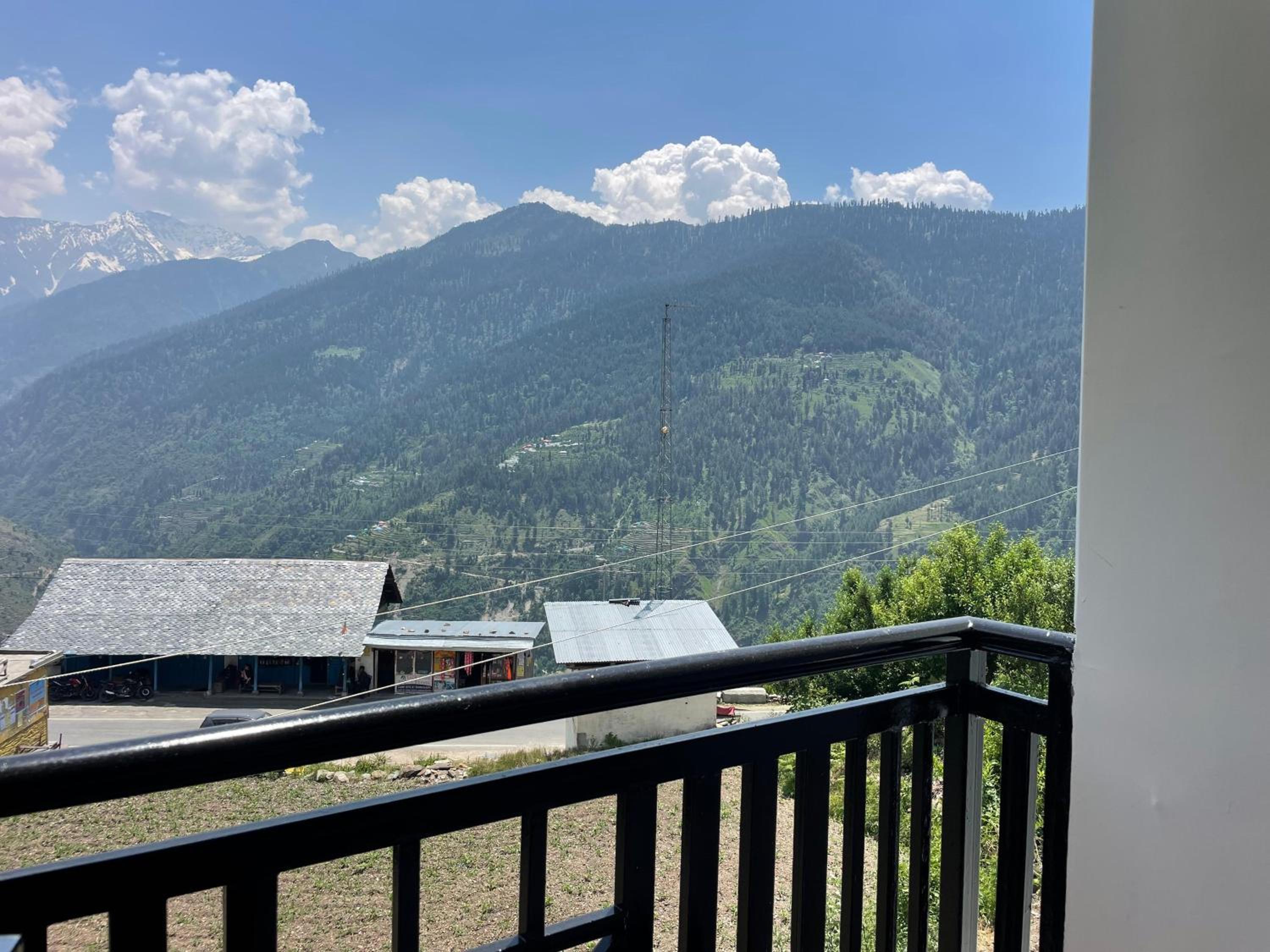 Hotel Diwan Sachpass Himalayan Brothers