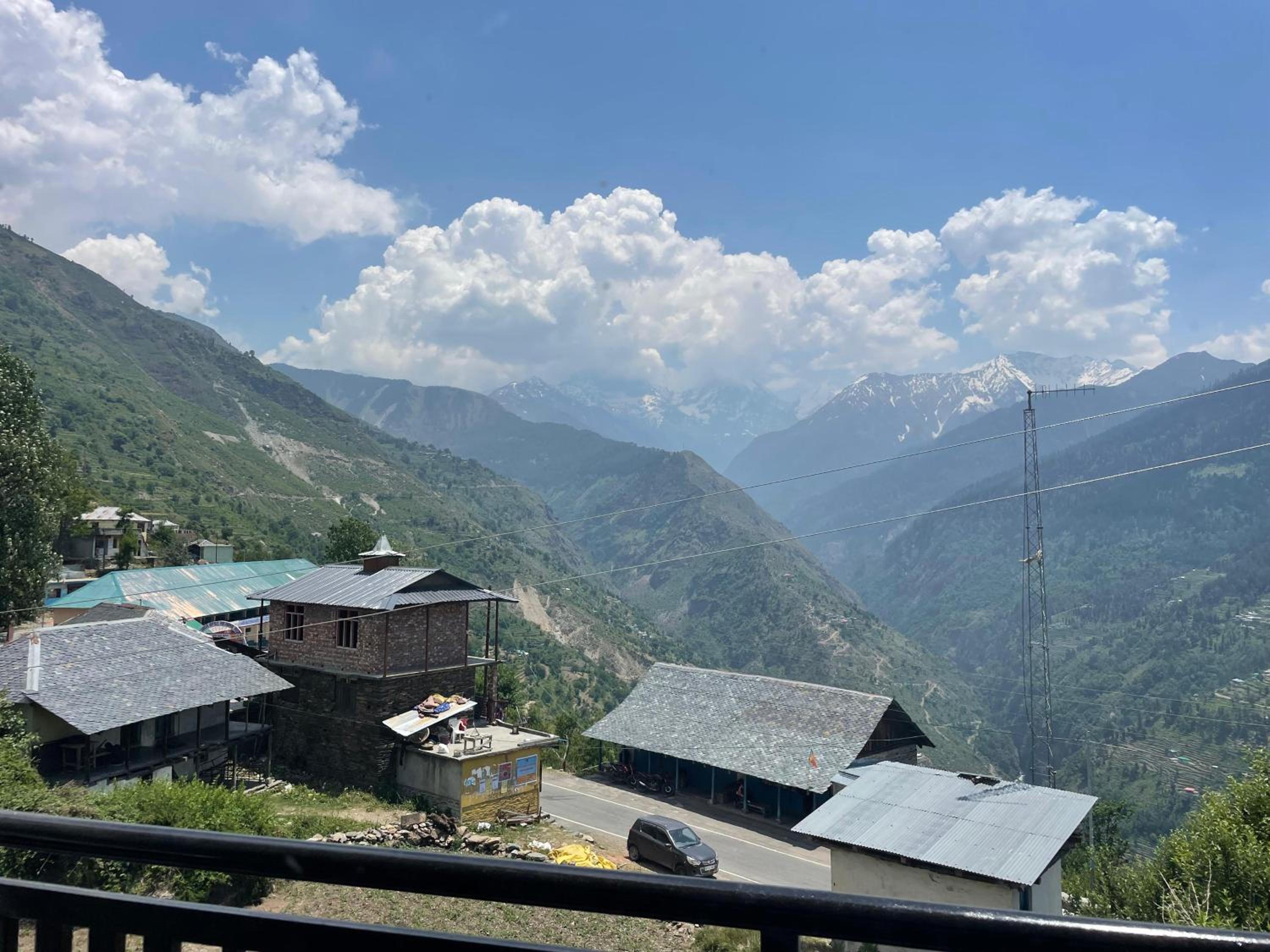 Hotel Diwan Sachpass Himalayan Brothers