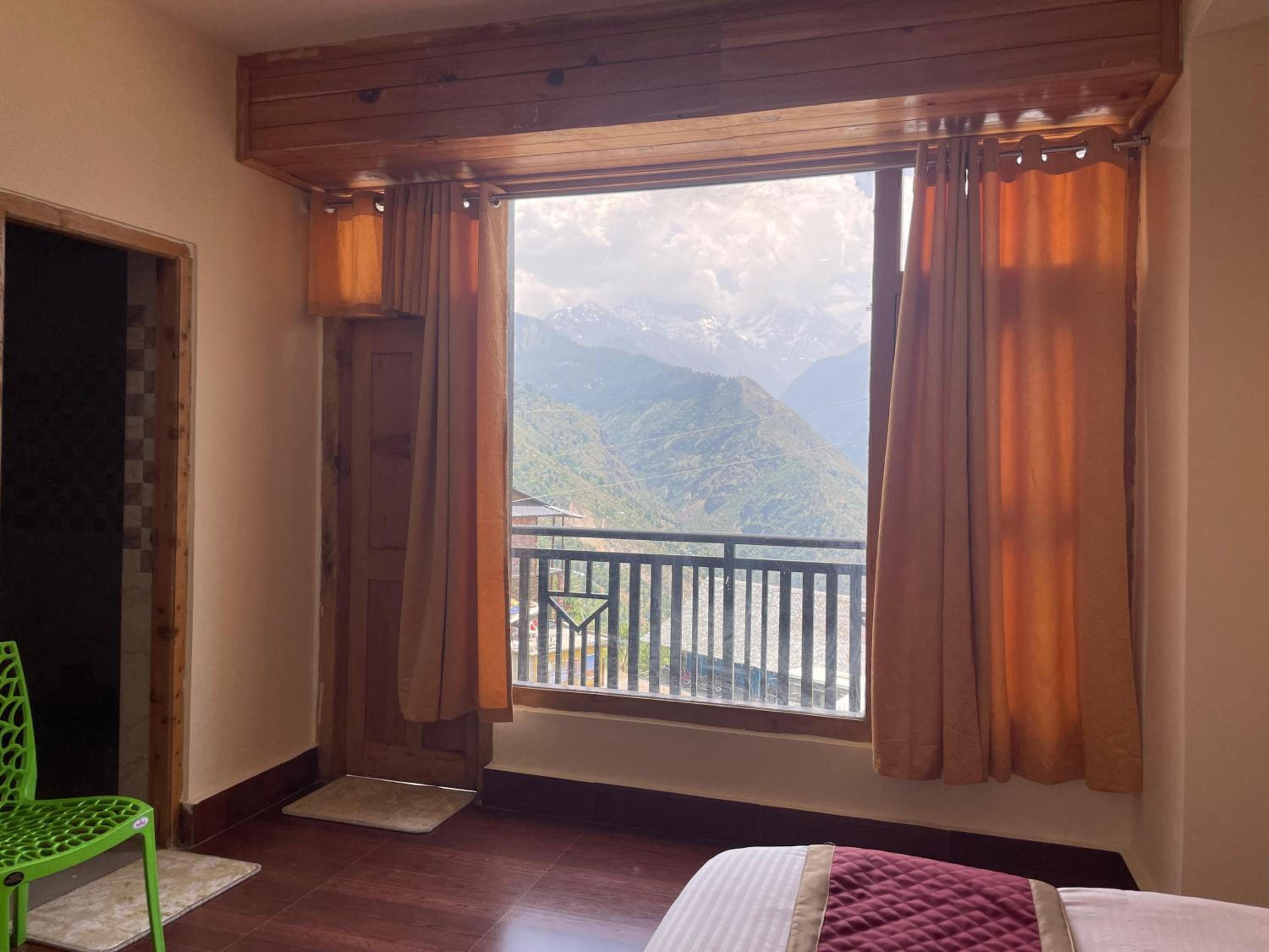 Hotel Diwan Sachpass Himalayan Brothers