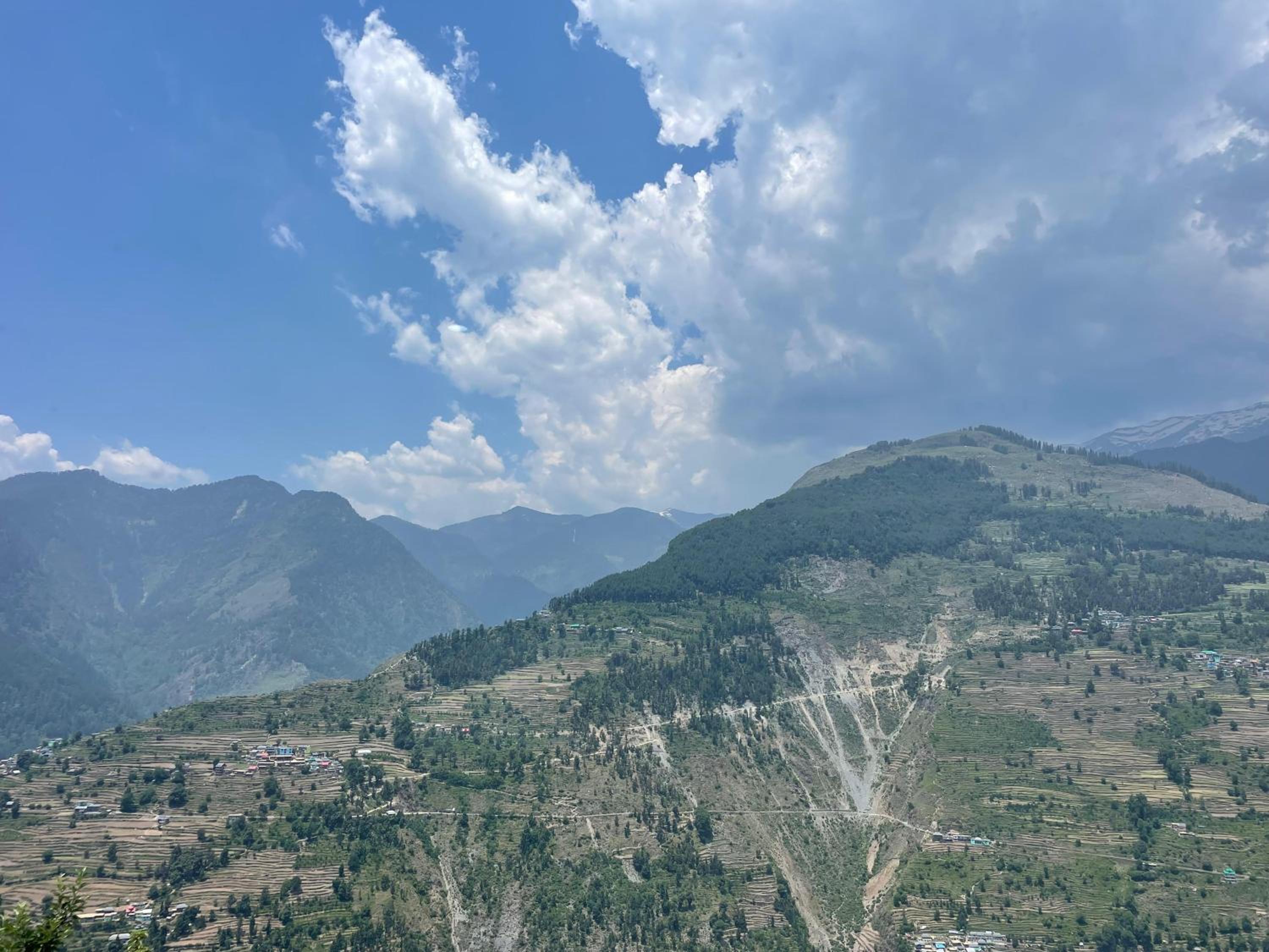 Hotel Diwan Sachpass Himalayan Brothers