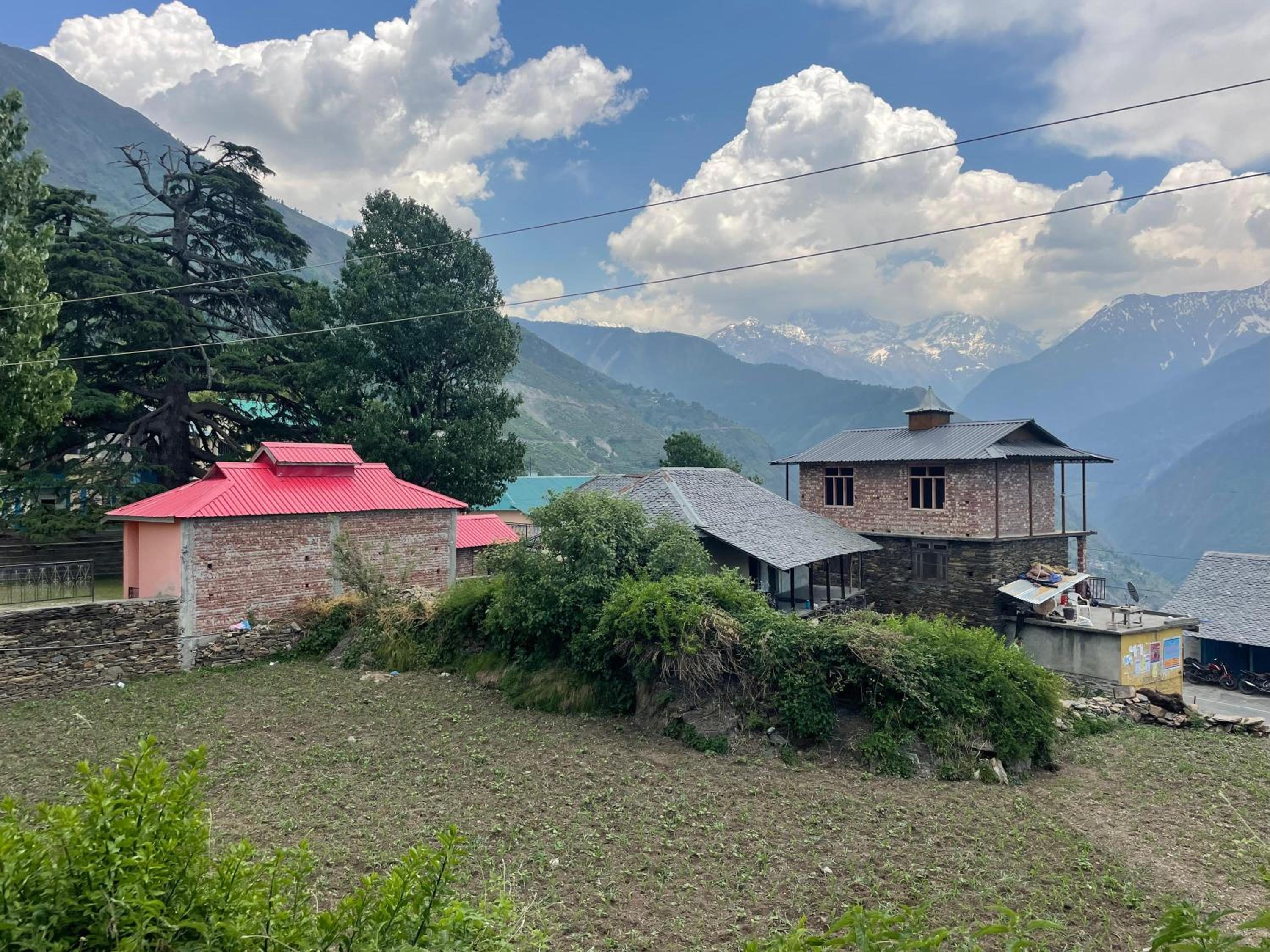Hotel Diwan Sachpass Himalayan Brothers