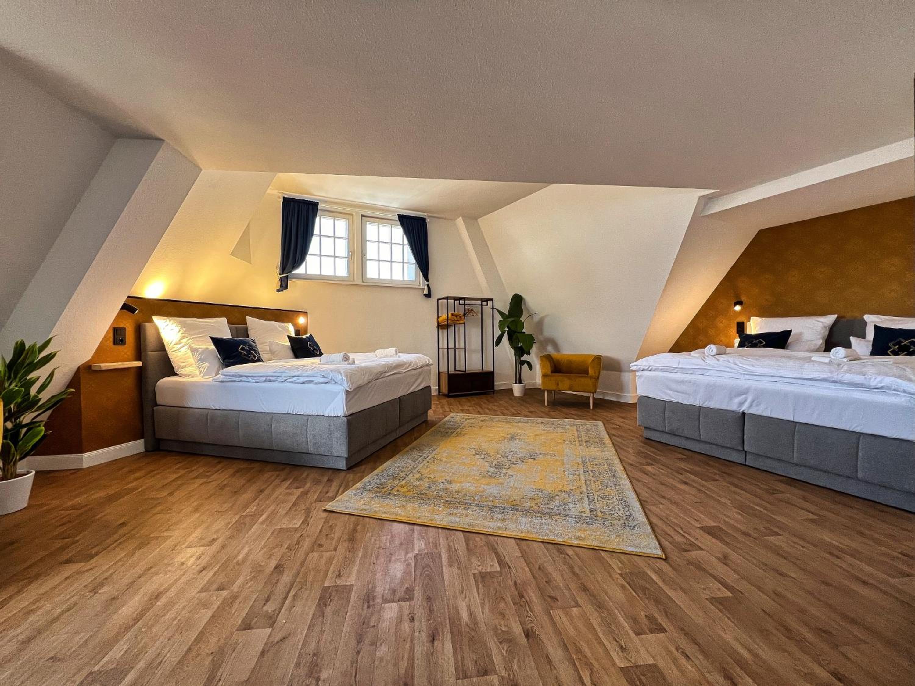 Helle großzügige Dachgeschoss Wohnung I Parkplatz I Schloss Blick #Cosiness Company
