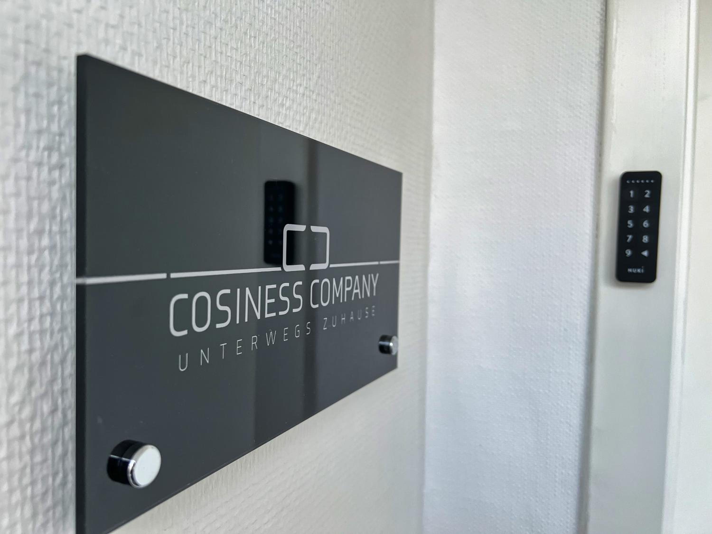 Helle großzügige Dachgeschoss Wohnung I Parkplatz I Schloss Blick #Cosiness Company